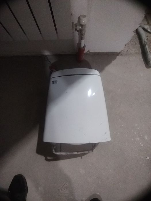 Продам  бачок  для  унитаза