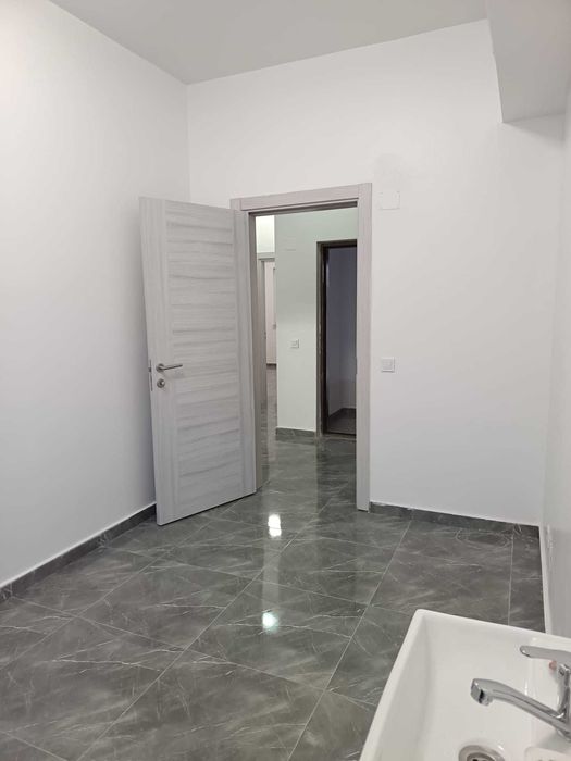 Spatiu pentru servicii inclusiv medicale - parter bloc nou.