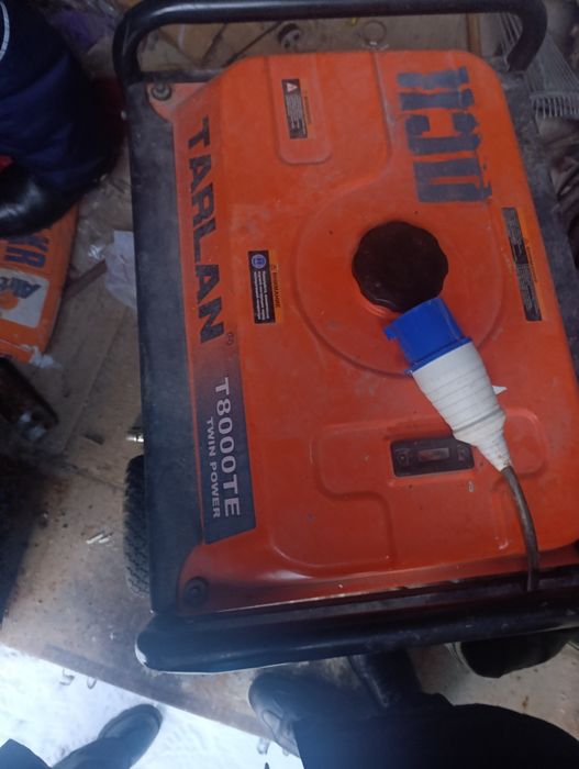 Продам бензиновый генератор