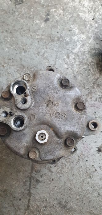 Compresor ac skoda octavia 1 / golf 4 / passat b5.5 1J0 820 803 K