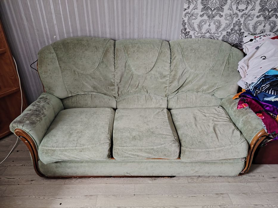 отдам даром диван