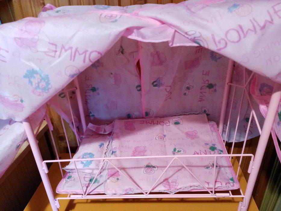 Продавам легло за кукли