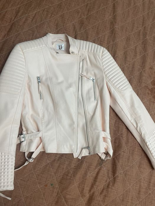 Короткая куртка.