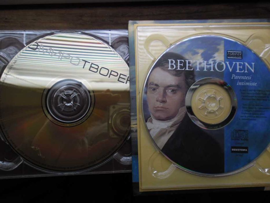Продавам малко CD та+ едно VHS