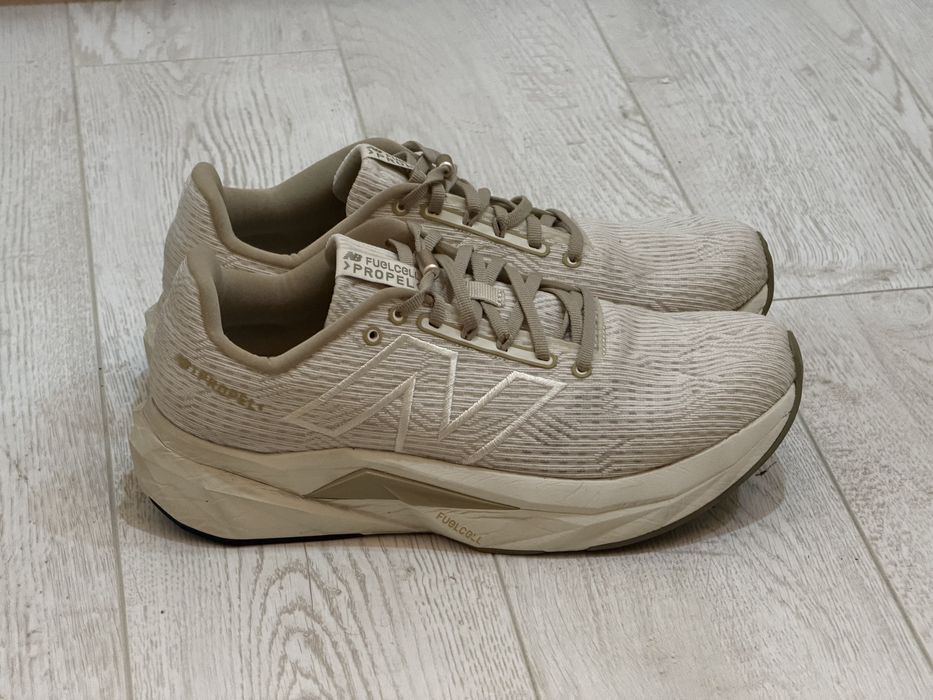 Беговые кроссовки New Balance FuelCell Propel