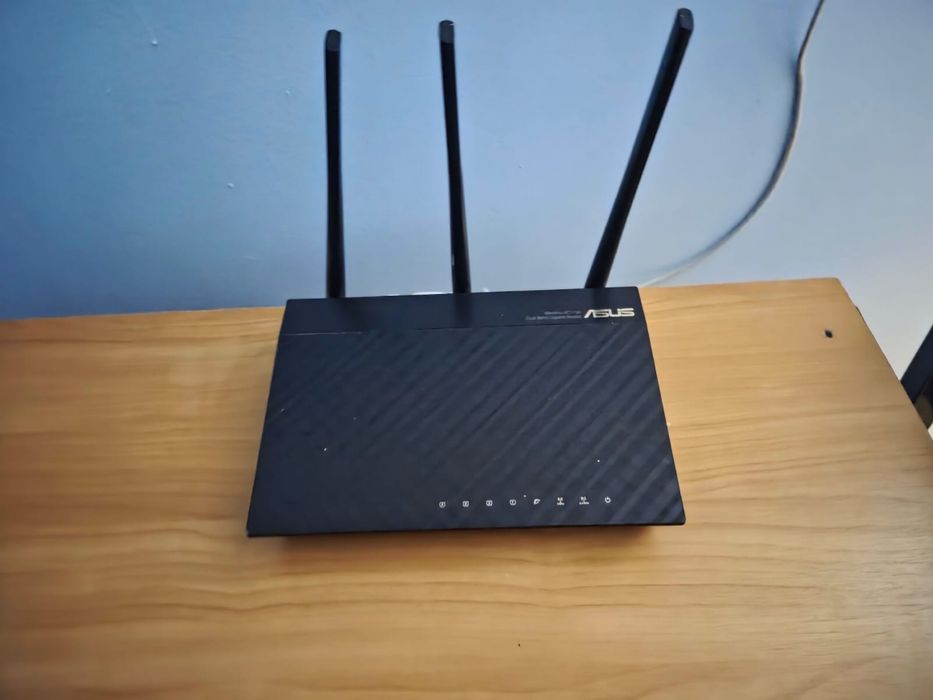 Роутер asus.