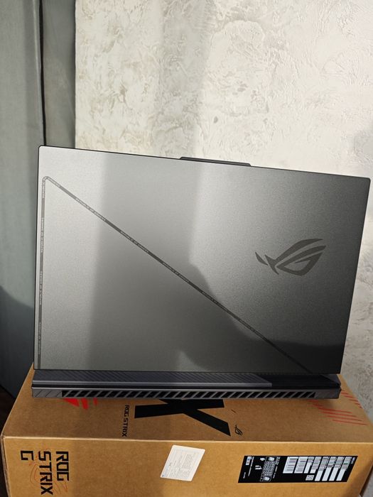 Продаю ноутбук ASUS ROG Strix G814J