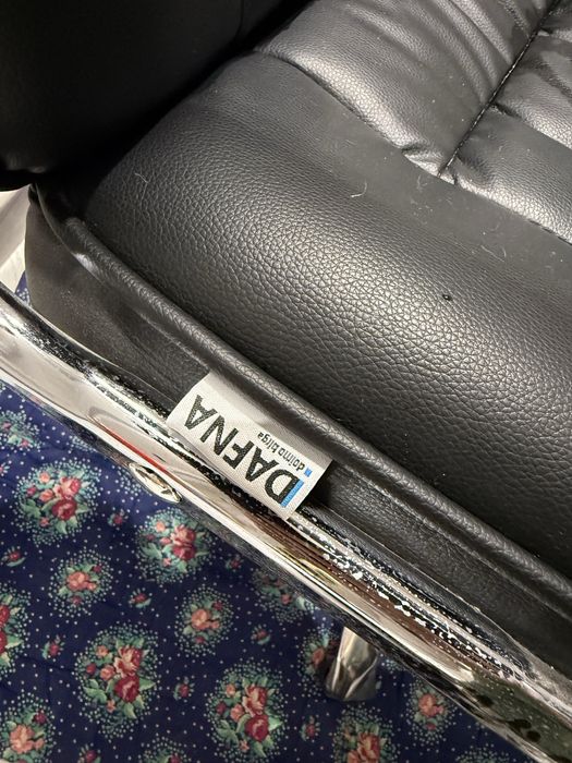 Офисное кресло Dafna, кожзам, на колесиках, отличное состояние