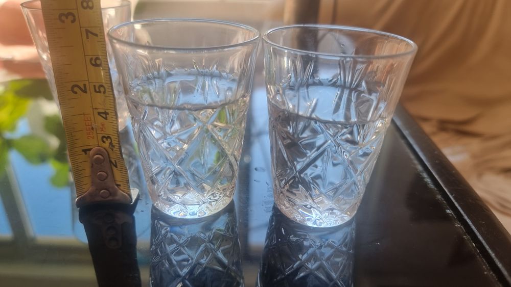 Комплект от дървен поднос и 6 бр. кристални чаши за ракия