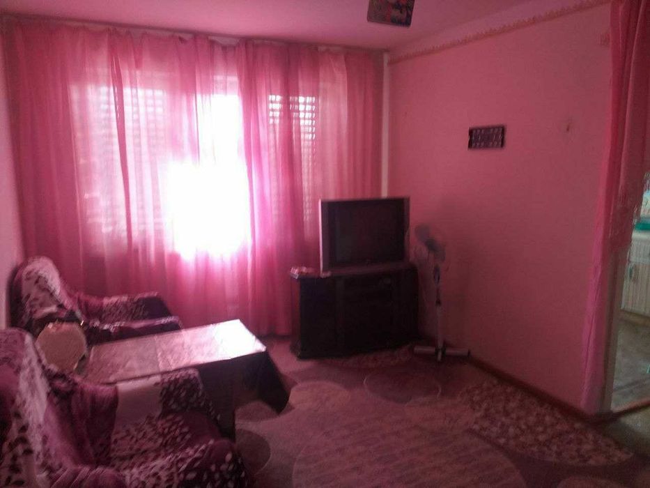 Сдаю двухкомнатную квартиру старой планировки в 6 микрорайоне Макро