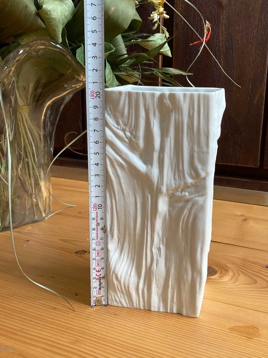 KPM Berlin vaza portelan alb biscuitat design minimalist