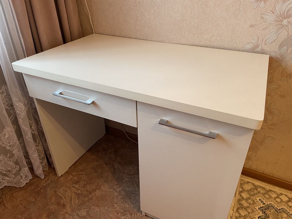 Письменный стол