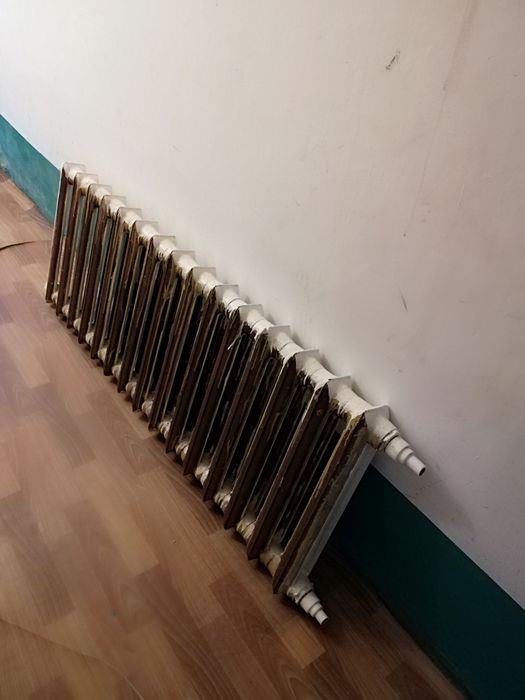 Продаю чугунную батарею.