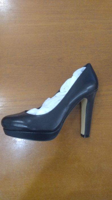 Туфли черные на каблуке