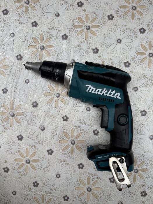 Акумулаторен безчетков винтоверт за гипсокартон Makita DFS452 18V