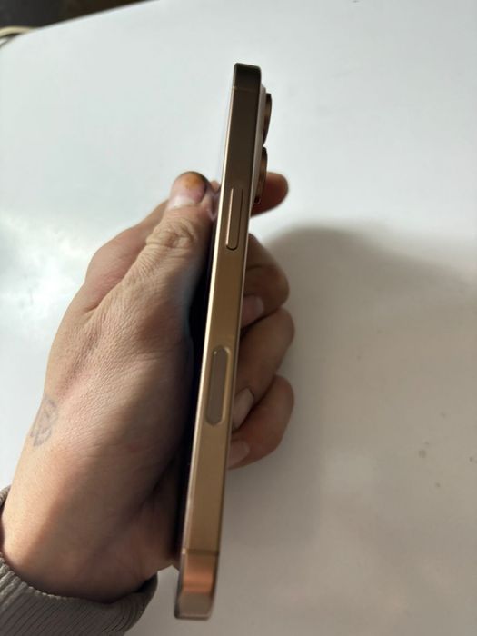 Продам айфон 16 про