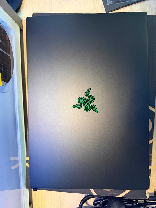 Firma - [neutilizat] Laptop Gaming Razer Blade 16 (2024) 16" OLED 240Hz QHD+ i9-14900HX RTX4090 64GB RAM 4TB SSD US Layout
