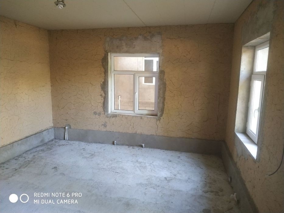 Yangi uchastka 6 sotix kadastirlari bor zox doryo yonida 30 metr,,