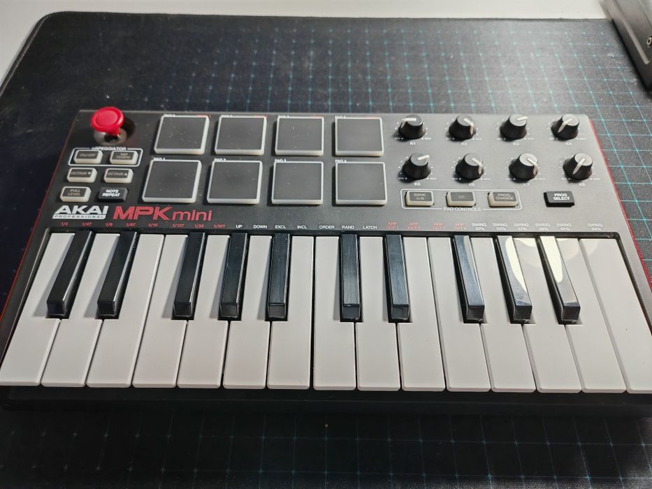 Akai Mpk Mini midi controler