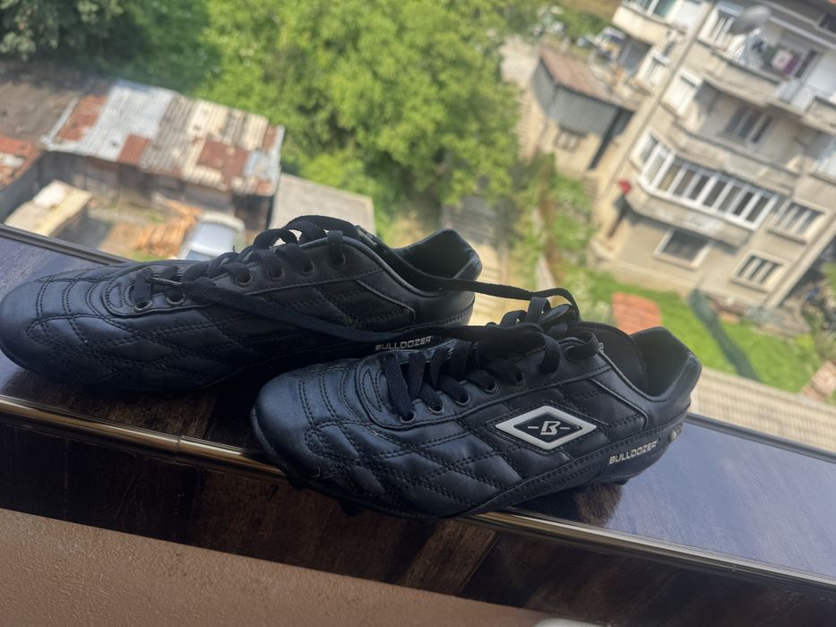 Бутонки 2 бр. 30€ общо