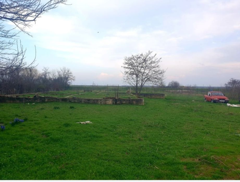 Vând casă  in localitatea Nădab, casa veche și o fundație făcută pt ca