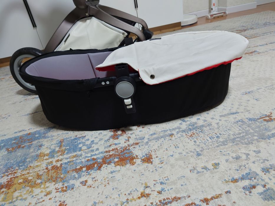 Стильная коляска hot mom 2 в 1