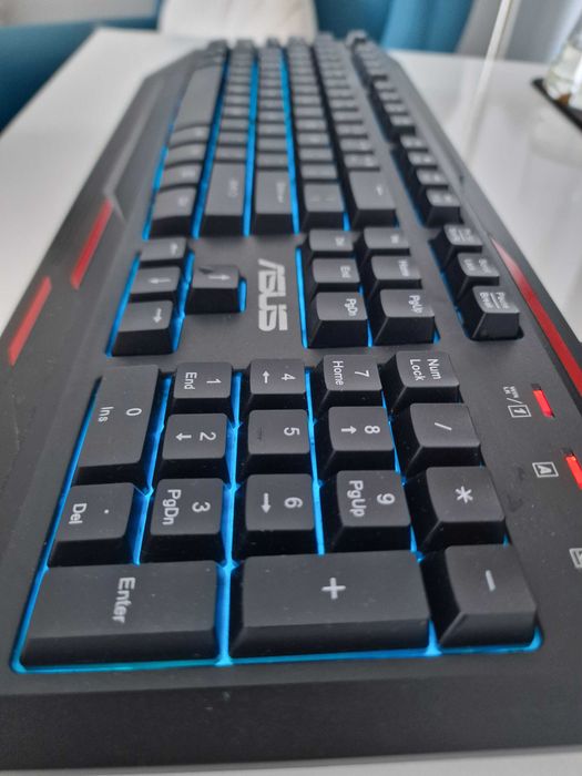 Tastatura gaming Asus in stare foarte buna