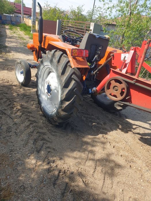 Vand tractor u445.