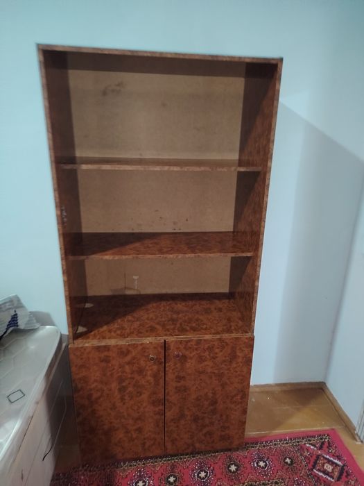 Книижне шкаф сотилади