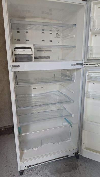 Холодильник Sharp сотилади