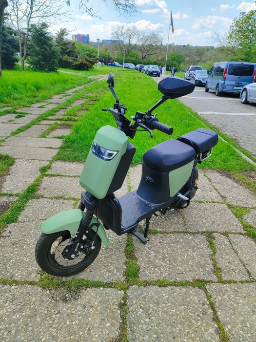 Scuter Electric Fara Permis