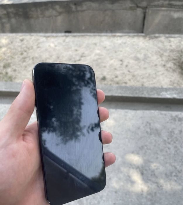 Iphone 12 akumlyator almashgan feys yoq qogan joylar iwlidi