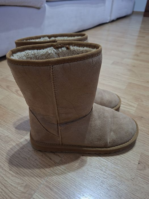 Vand ghete marimea 39/40 noi