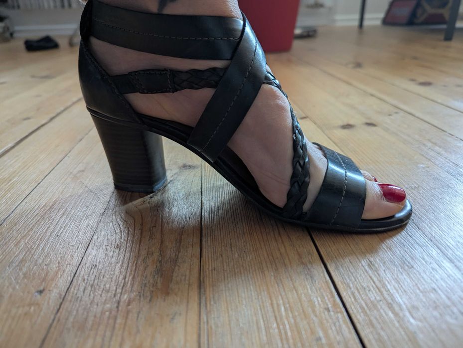 Tamaris сандали на ток 37 номер