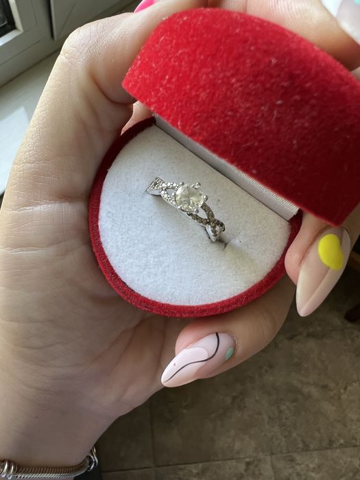 Сребърен пръстен с камъни