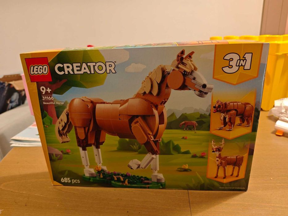 Продавам голям комплект от лего, с книжките, кутиите, LEGO