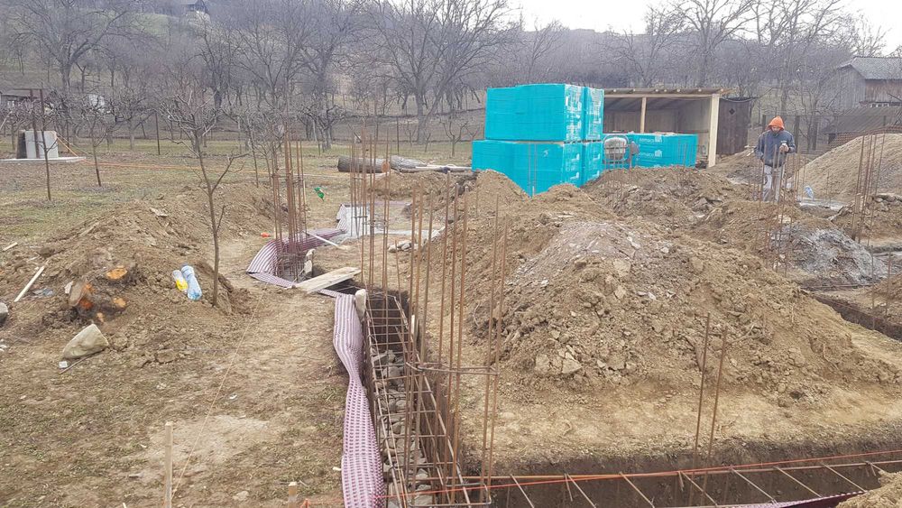 Inchiriez excavator 3.5T si autoutilitara basculabila
