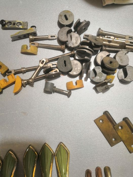 Мебельная фурнитура.