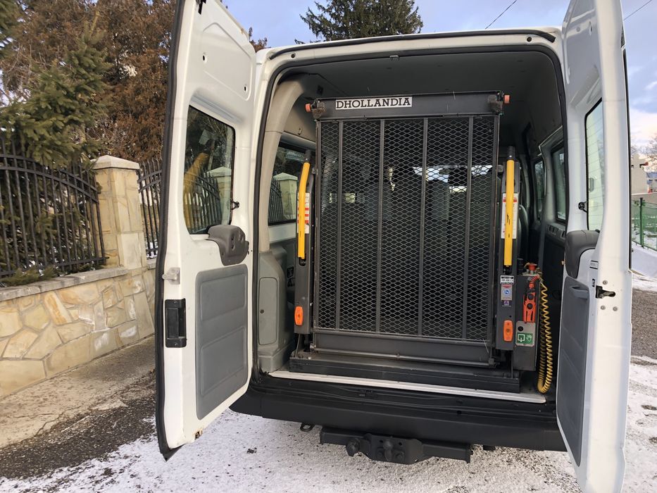Vand  Ford tranzit  anul 2012 cu rampă functionala cu trlecomanda