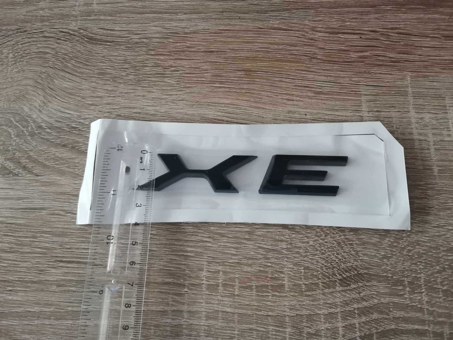 черна емблема лого Ягуар Jaguar XE