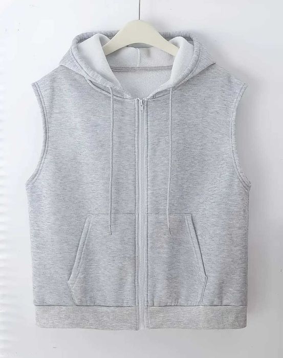 Новая жилетка с капюшоном