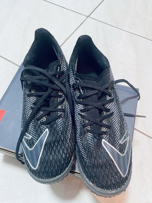 Продам бутсы почи новые