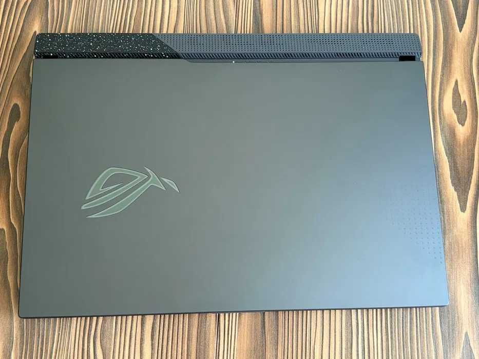 Asus Rog Strix  (Ryzen 9 / 2560/1440)