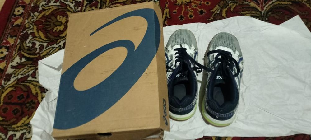 Asiks krossovka. 35 размер