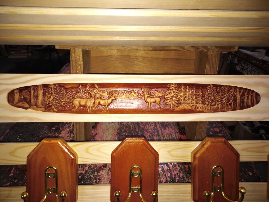 полка - вешалка из дерева