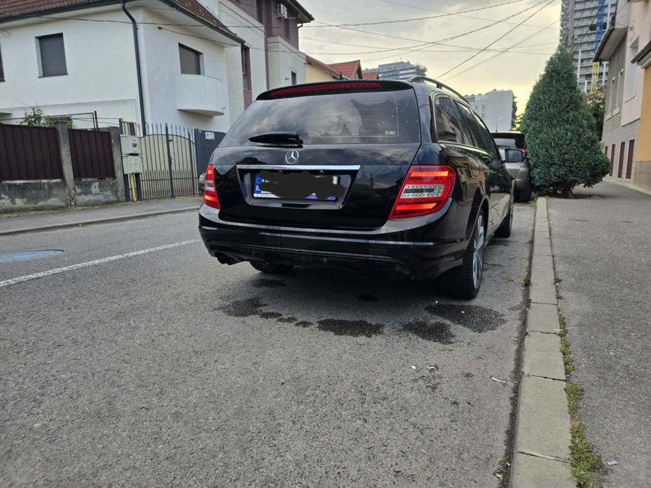Vând Mercedes c200