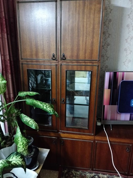 Отдам даром стенку