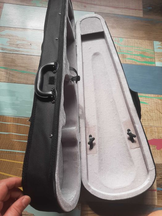 Продавам калъф за цигулка и контрабас