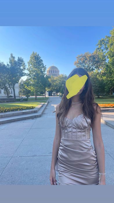 Сатенена къса рокля с корсет