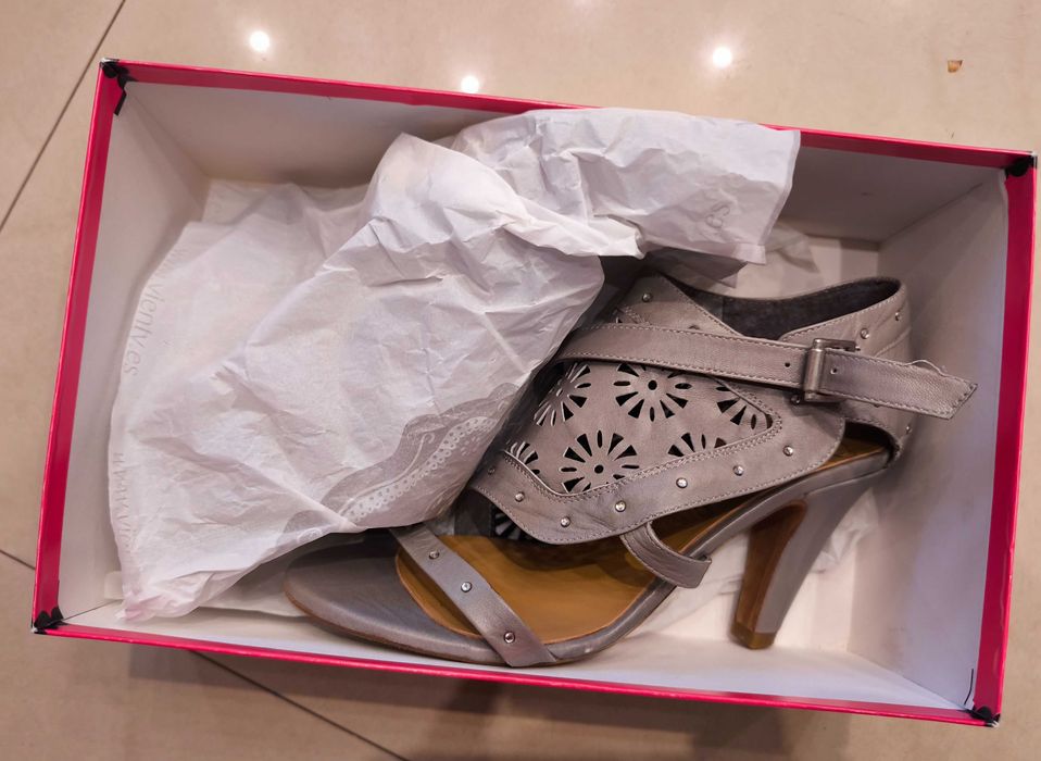 Нови дамски сандали от ест. кожа 38 н.